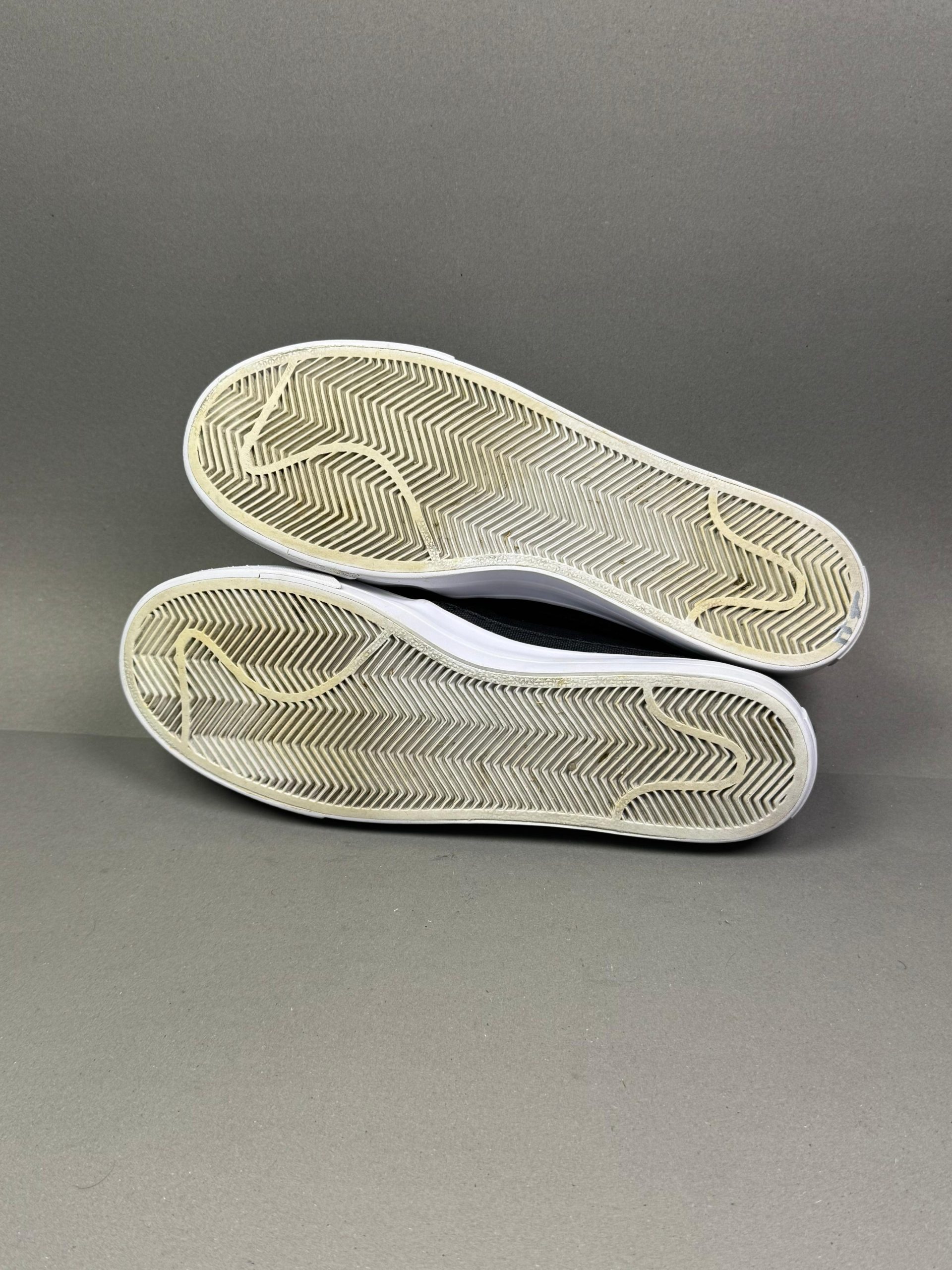 Nike Slip ON - Image 5
